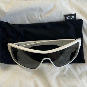 White Oakley Ridgeline Glasses with Prizm Lenses